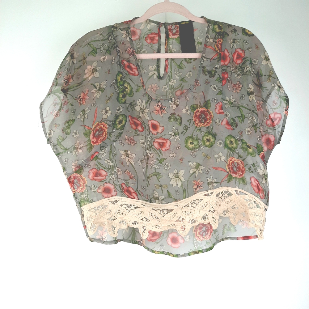 ❤️ Medium Sheer floral lace  Crop Blouse with Flutter Sleeves